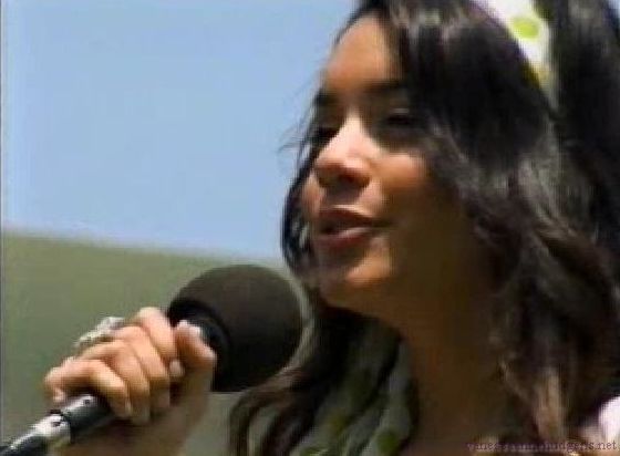 vanessaannehudgens-dot-net_disney_365_dogers_statium-0141