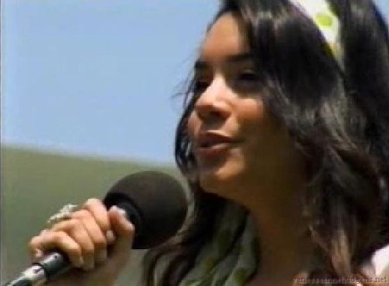 vanessaannehudgens-dot-net_disney_365_dogers_statium-0142