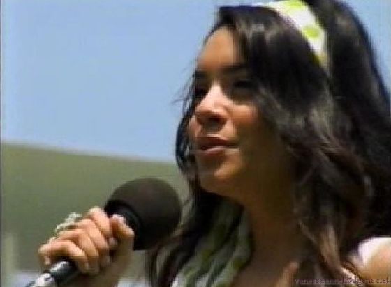 vanessaannehudgens-dot-net_disney_365_dogers_statium-0145