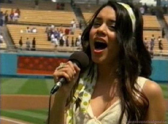 vanessaannehudgens-dot-net_disney_365_dogers_statium-0205