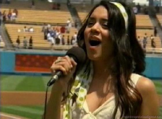 vanessaannehudgens-dot-net_disney_365_dogers_statium-0212