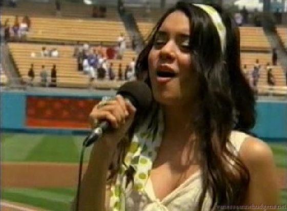 vanessaannehudgens-dot-net_disney_365_dogers_statium-0213