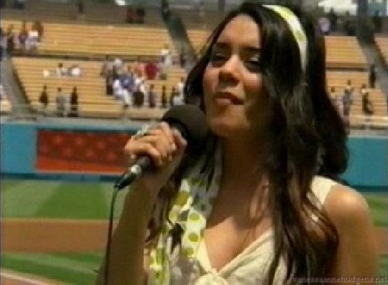 vanessaannehudgens-dot-net_disney_365_dogers_statium-0214