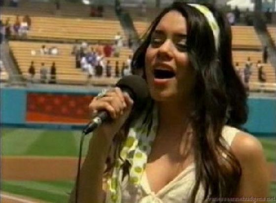 vanessaannehudgens-dot-net_disney_365_dogers_statium-0215