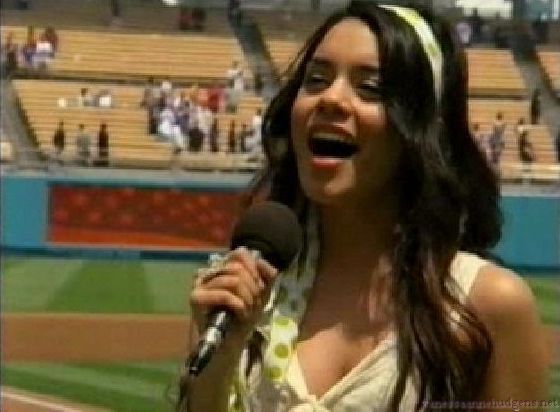 vanessaannehudgens-dot-net_disney_365_dogers_statium-0231