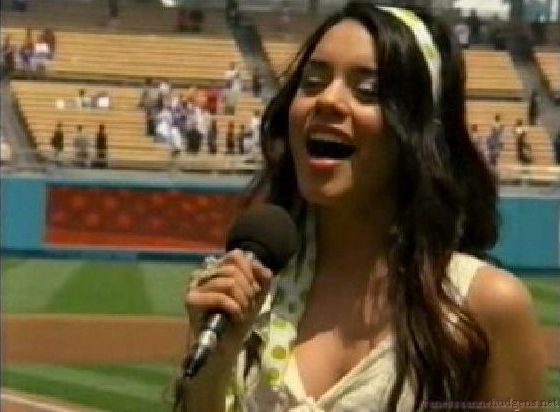 vanessaannehudgens-dot-net_disney_365_dogers_statium-0232