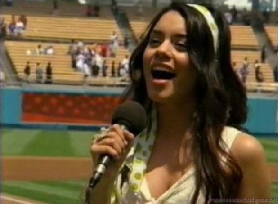 vanessaannehudgens-dot-net_disney_365_dogers_statium-0233