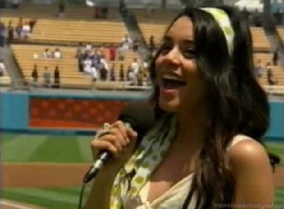 vanessaannehudgens-dot-net_disney_365_dogers_statium-0237