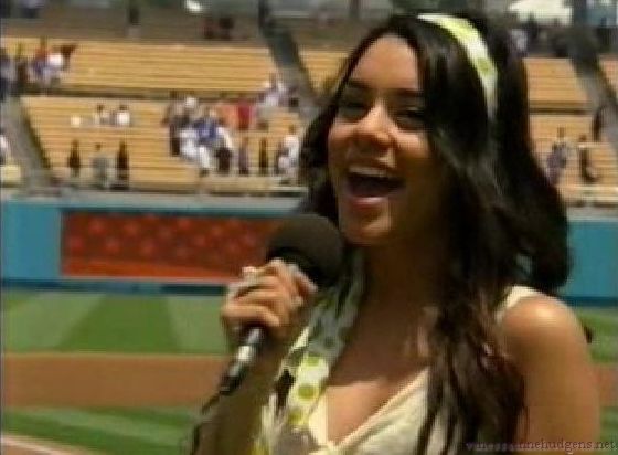 vanessaannehudgens-dot-net_disney_365_dogers_statium-0239
