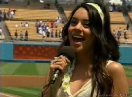 vanessaannehudgens-dot-net_disney_365_dogers_statium-0240