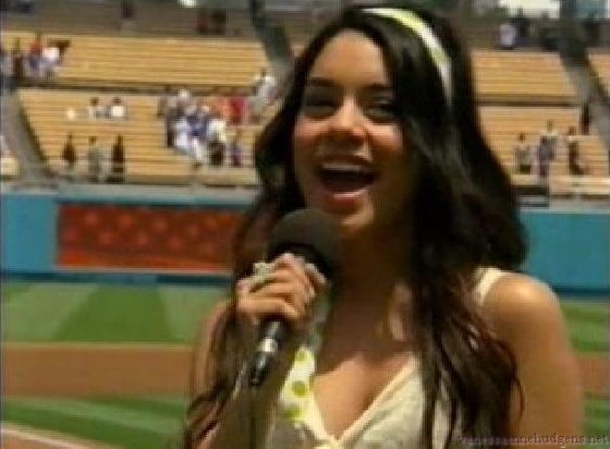 vanessaannehudgens-dot-net_disney_365_dogers_statium-0241