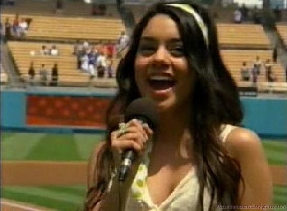 vanessaannehudgens-dot-net_disney_365_dogers_statium-0242