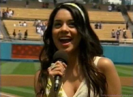 vanessaannehudgens-dot-net_disney_365_dogers_statium-0246