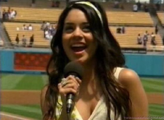 vanessaannehudgens-dot-net_disney_365_dogers_statium-0247