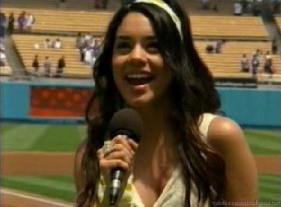 vanessaannehudgens-dot-net_disney_365_dogers_statium-0250