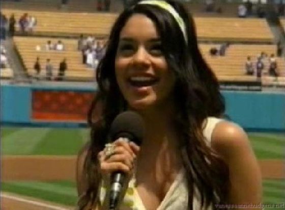 vanessaannehudgens-dot-net_disney_365_dogers_statium-0251