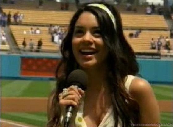 vanessaannehudgens-dot-net_disney_365_dogers_statium-0252