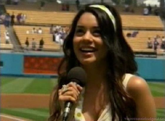 vanessaannehudgens-dot-net_disney_365_dogers_statium-0253