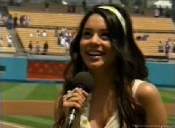 vanessaannehudgens-dot-net_disney_365_dogers_statium-0254