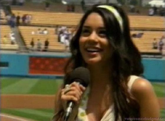 vanessaannehudgens-dot-net_disney_365_dogers_statium-0255