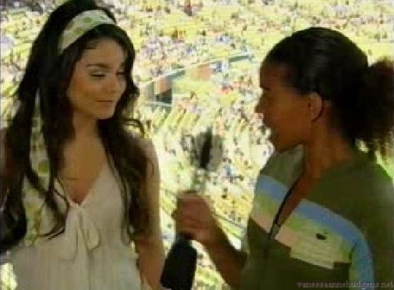 vanessaannehudgens-dot-net_disney_365_dogers_statium-0256