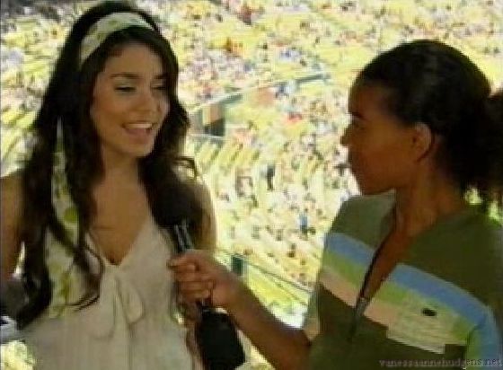 vanessaannehudgens-dot-net_disney_365_dogers_statium-0259