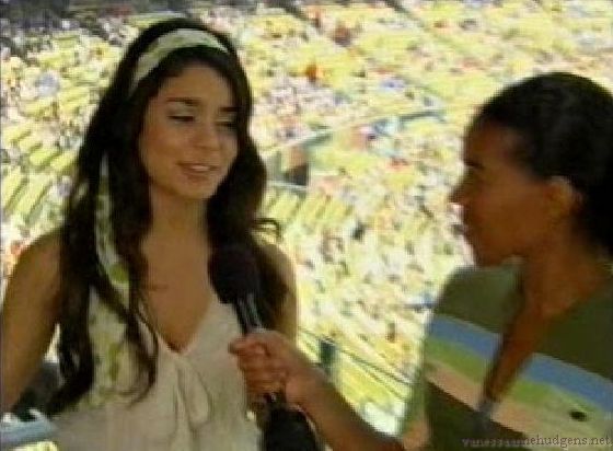 vanessaannehudgens-dot-net_disney_365_dogers_statium-0268