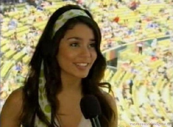 vanessaannehudgens-dot-net_disney_365_dogers_statium-0275