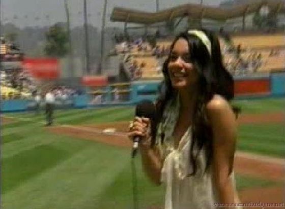 vanessaannehudgens-dot-net_disney_365_dogers_statium-0276