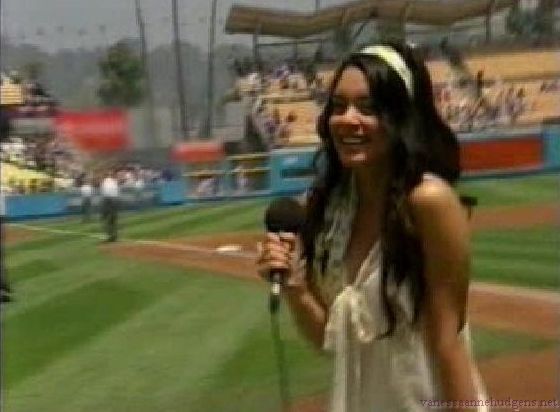vanessaannehudgens-dot-net_disney_365_dogers_statium-0277