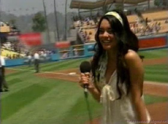 vanessaannehudgens-dot-net_disney_365_dogers_statium-0278