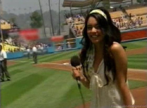 vanessaannehudgens-dot-net_disney_365_dogers_statium-0279