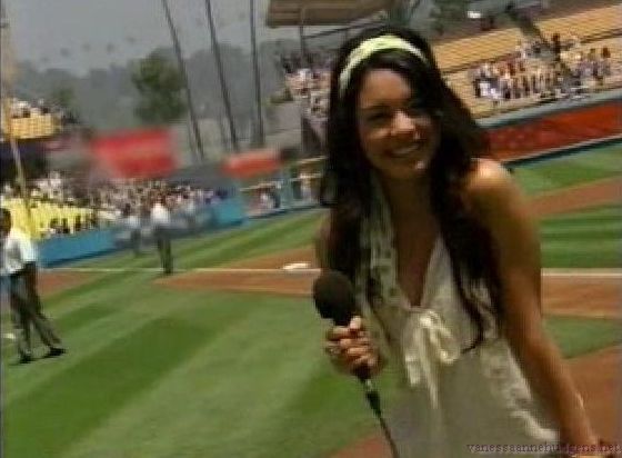 vanessaannehudgens-dot-net_disney_365_dogers_statium-0283