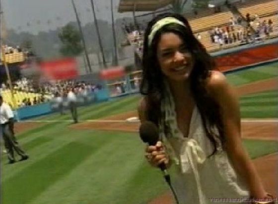 vanessaannehudgens-dot-net_disney_365_dogers_statium-0284