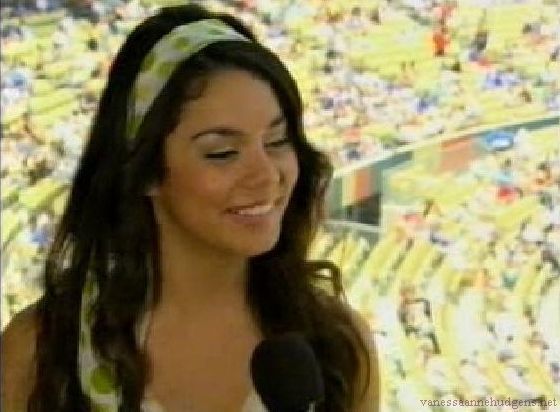 vanessaannehudgens-dot-net_disney_365_dogers_statium-0287