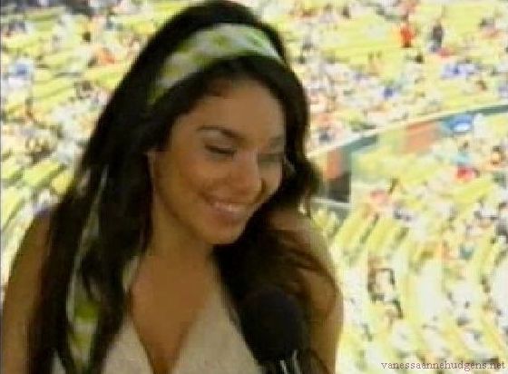 vanessaannehudgens-dot-net_disney_365_dogers_statium-0291