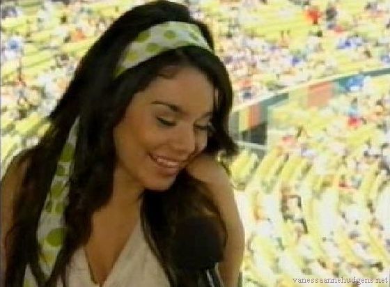 vanessaannehudgens-dot-net_disney_365_dogers_statium-0296