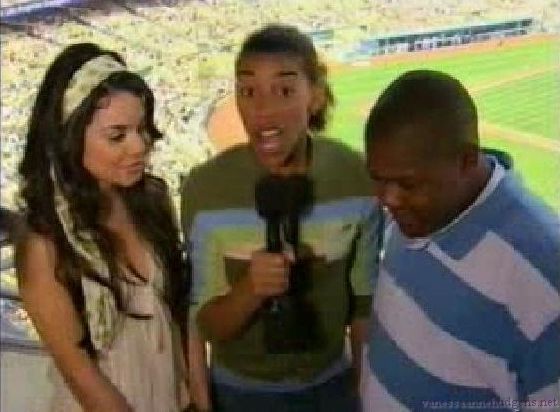 vanessaannehudgens-dot-net_disney_365_dogers_statium-0302