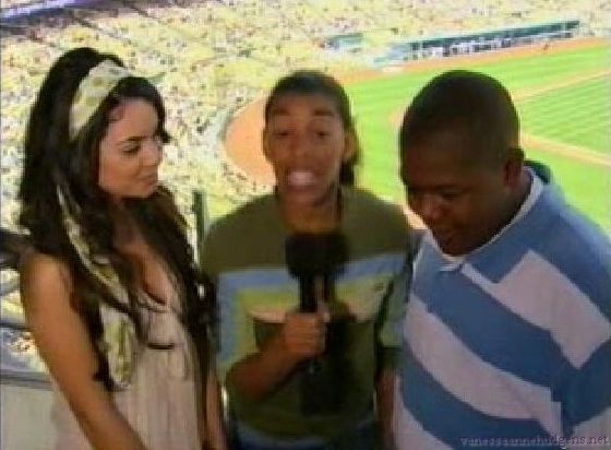 vanessaannehudgens-dot-net_disney_365_dogers_statium-0305