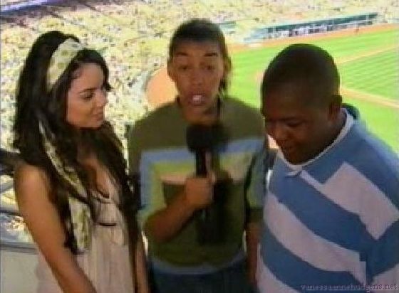 vanessaannehudgens-dot-net_disney_365_dogers_statium-0306