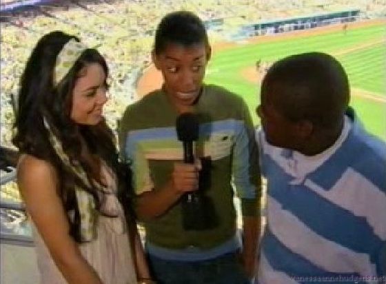 vanessaannehudgens-dot-net_disney_365_dogers_statium-0309