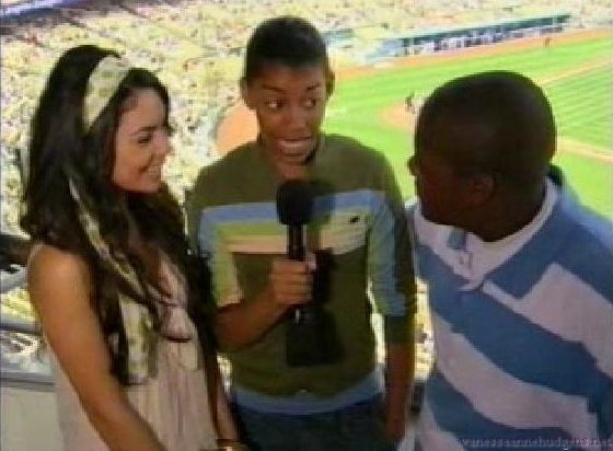 vanessaannehudgens-dot-net_disney_365_dogers_statium-0310