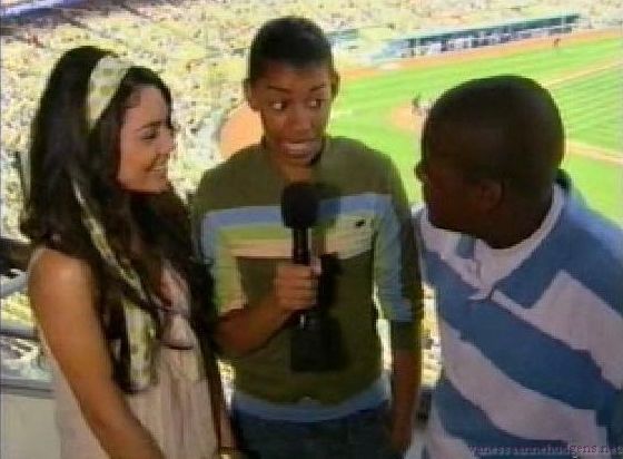 vanessaannehudgens-dot-net_disney_365_dogers_statium-0311