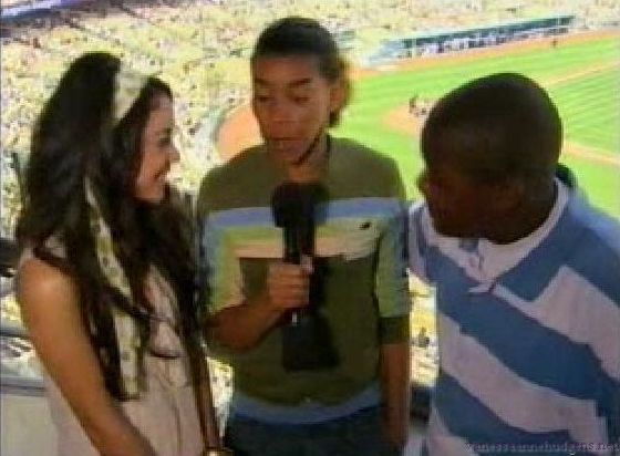 vanessaannehudgens-dot-net_disney_365_dogers_statium-0313