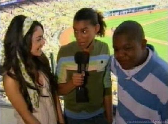 vanessaannehudgens-dot-net_disney_365_dogers_statium-0317