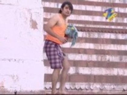 EYSYRFJWZXNPYECBFLY - divya and amar
