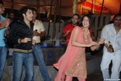 PZXSCZUPLZCUXOMTFPU - divya and amar