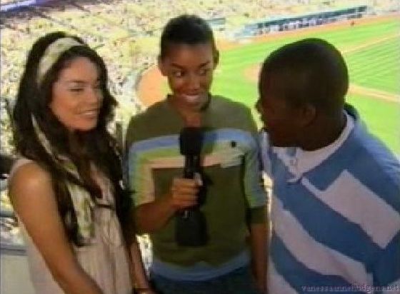 vanessaannehudgens-dot-net_disney_365_dogers_statium-0326