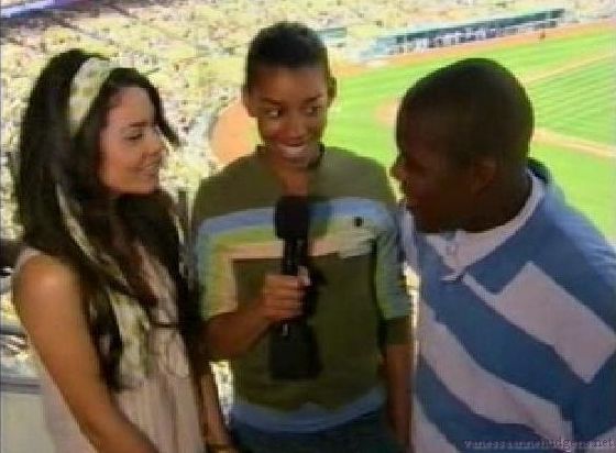 vanessaannehudgens-dot-net_disney_365_dogers_statium-0327