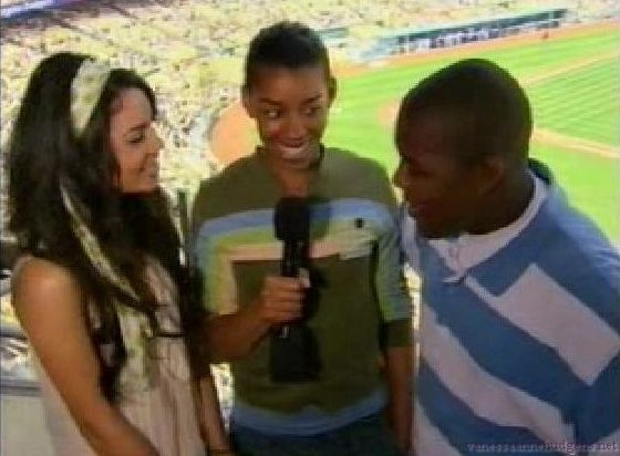 vanessaannehudgens-dot-net_disney_365_dogers_statium-0328